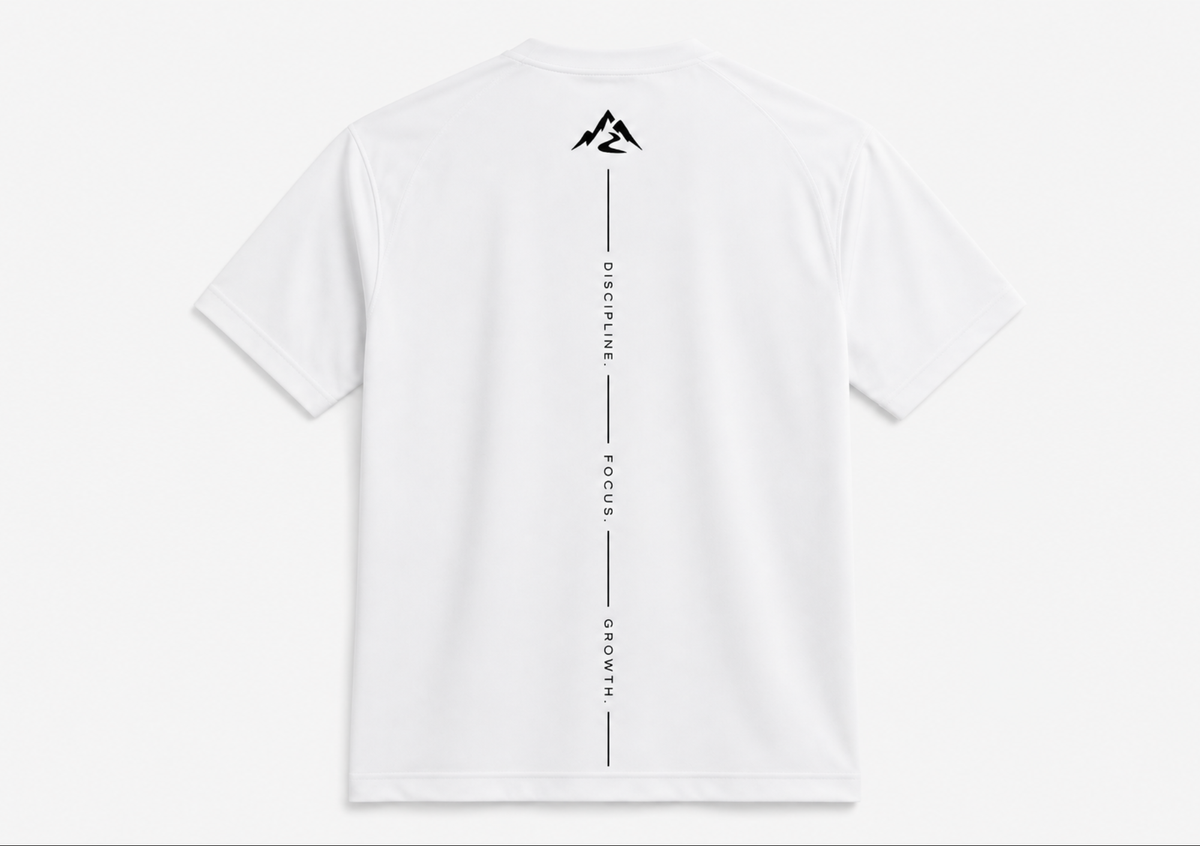 PATHMOTIVATION Performance T-Shirt Bundle, Shirt in Weiß flach liegend, Rückseite mit vertikalem Print