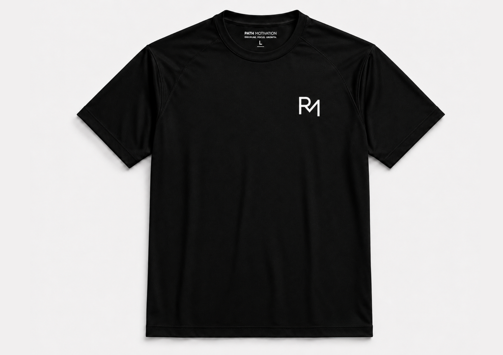 PATHMOTIVATION Performance T-Shirt Bundle, Shirt in Schwarz flach liegend, Vorderseite mit PM-Logo
