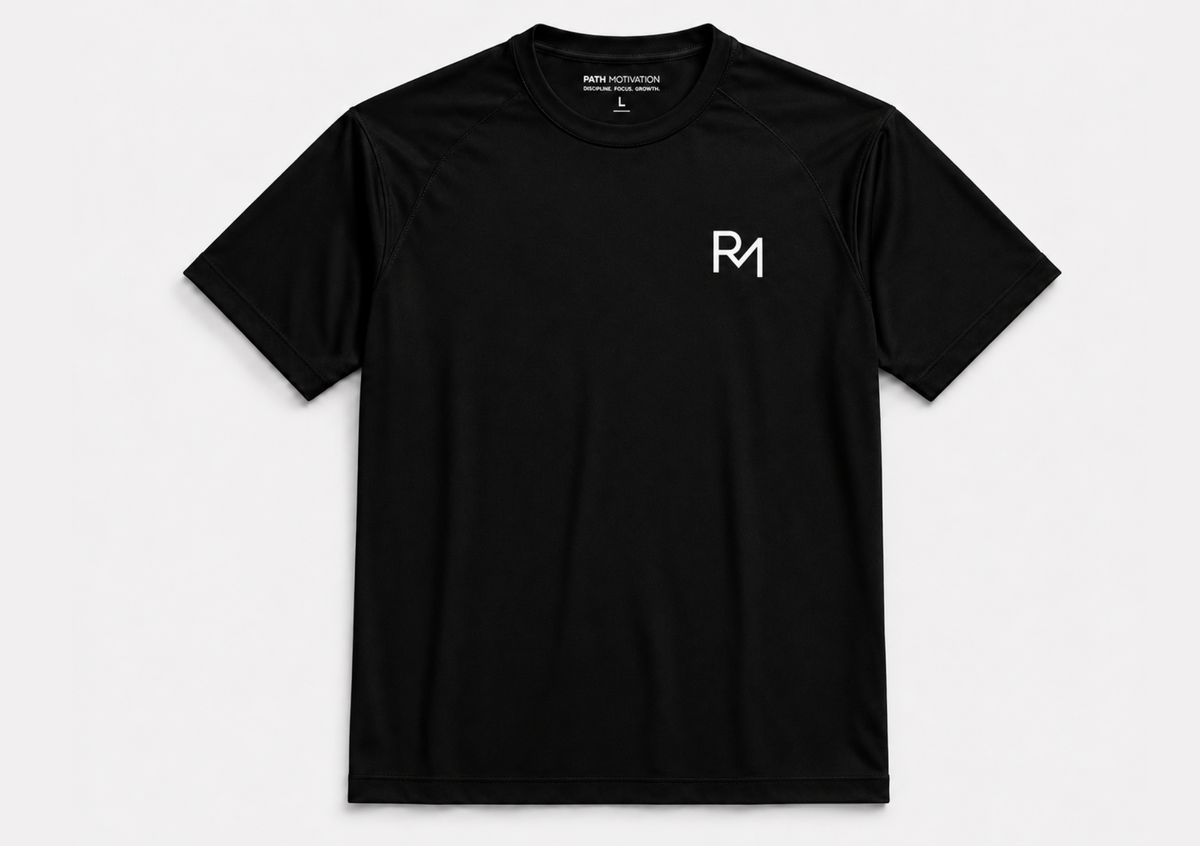 PATHMOTIVATION Performance T-Shirt Bundle, Shirt in Schwarz flach liegend, Vorderseite mit PM-Logo